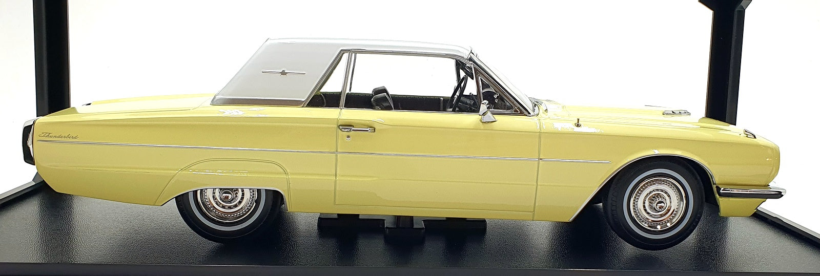 KK Scale 1/18 Scale KKDC181344 - 1966 Ford Thunderbird Hardtop Coupe - Yellow