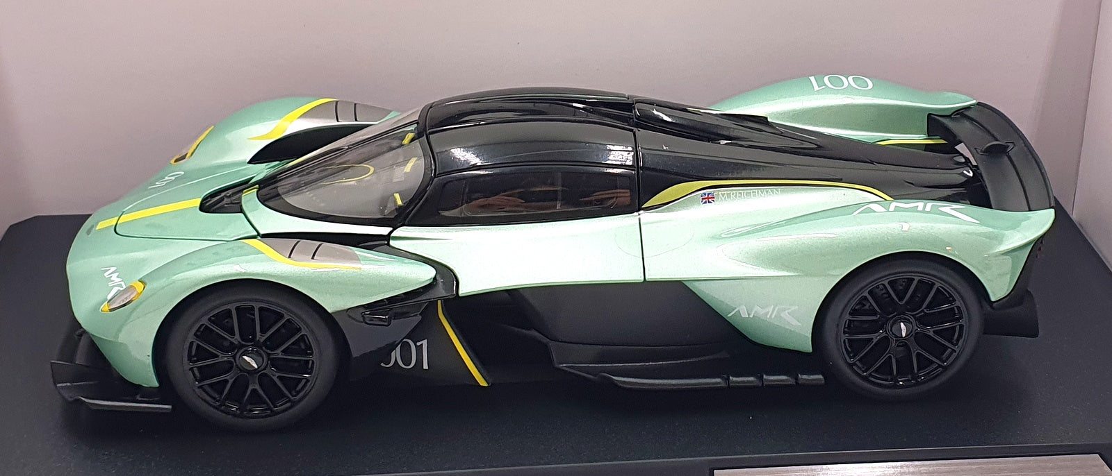 CMJ 1/18 Scale Diecast DC118AMVKSG - Aston Martin Valkyrie - Appletree Green