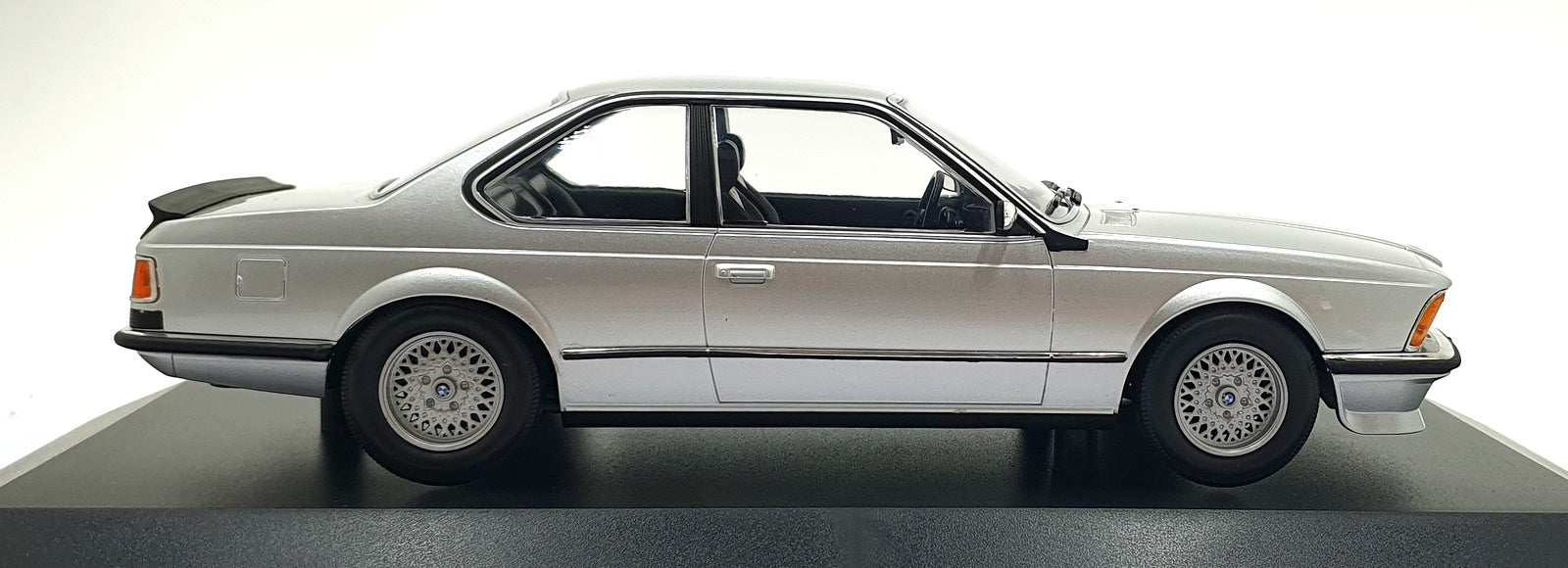 Minichamps 1/18 Scale Diecast 155 028107 - 1982 BMW 635 CSi - Silver