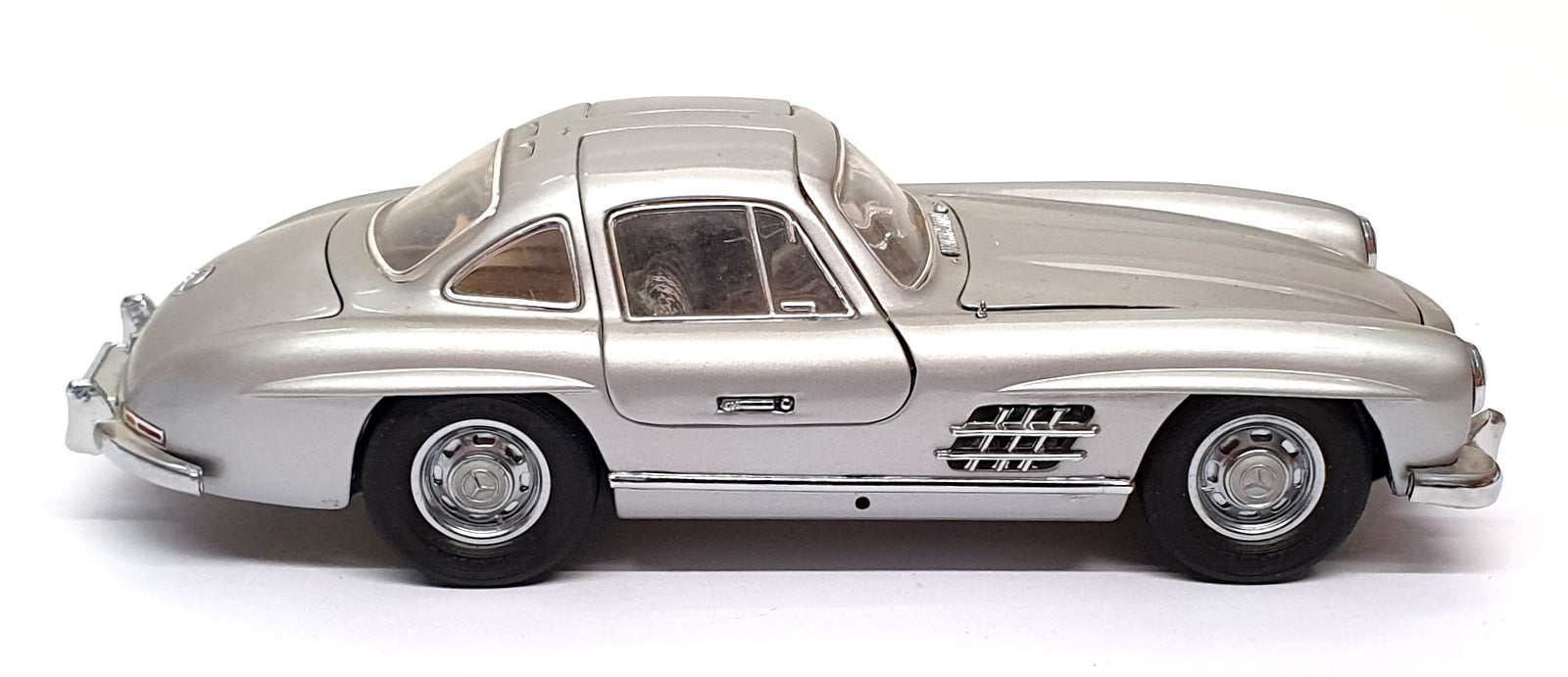 Franklin Mint 1/24 Scale 150326B - 1954 Mercedes Benz 300SL - Silver