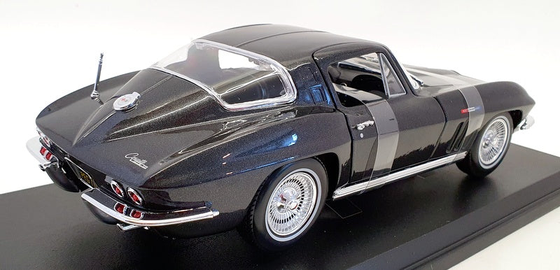 Maisto 1/18 Scale Diecast 46629 - 1965 Chevrolet Corvette - Black