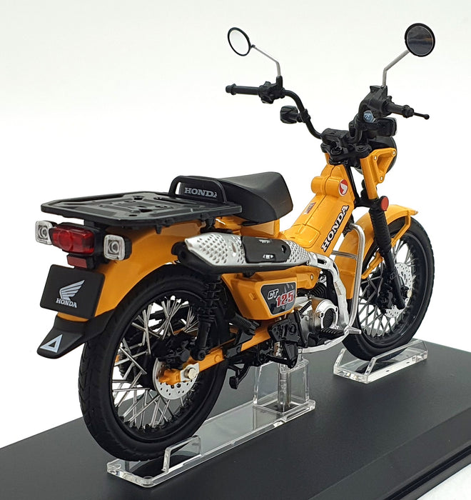 Aoshima 1/12 Scale 11226-4000 - Honda CT125 Motorbike - Yellow