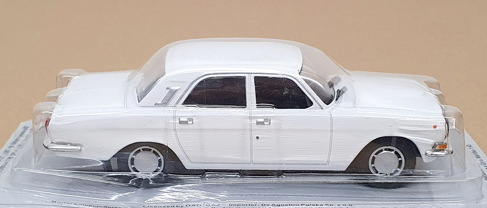 Altaya 1/43 Scale Diecast SOV05E - Russian GAZ 24-10 Volga - White