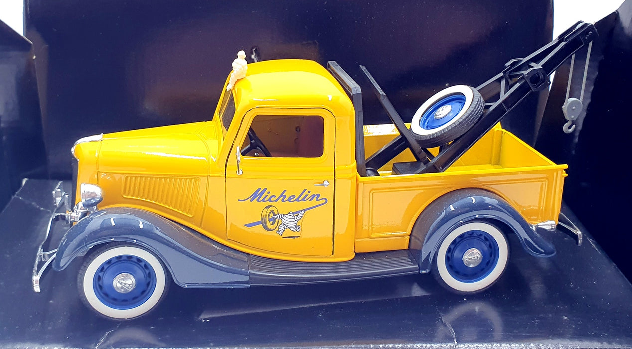 Solido 1/18 Scale Diecast 8037 - Ford Depanneuse Michelin Recovery Truck