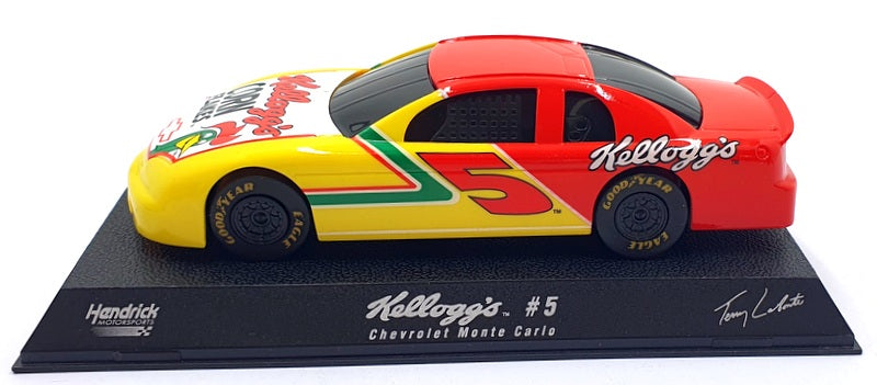 Scalextric 1/32 Scale Slot Car C2023 - Chevrolet Monte Carlo #5 Kelloggs