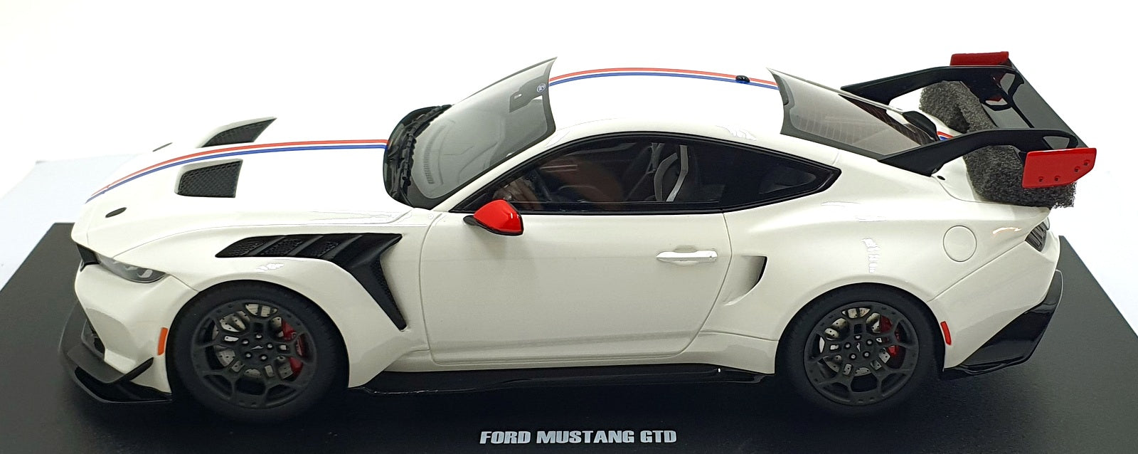 GT Spirit 1/18 Scale Resin GT956 - Ford Mustang GTD - White