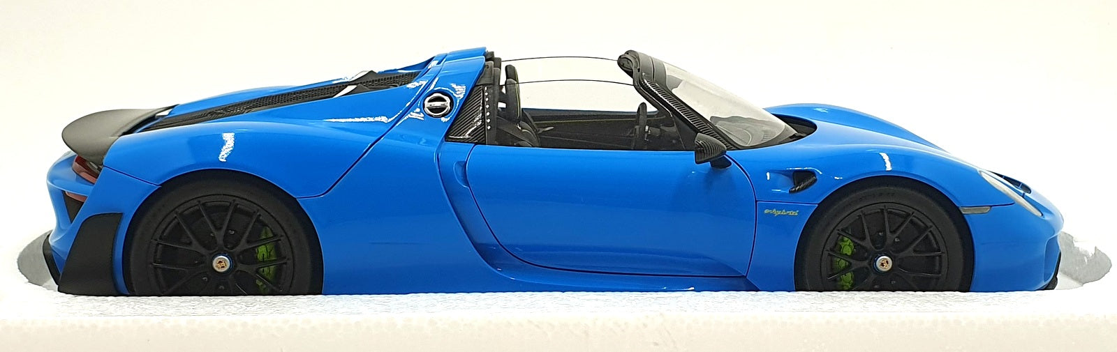 Autoart 1/18 Scale Diecast 77924 - 2013 Porsche 918 Spyder - Riviera Blue