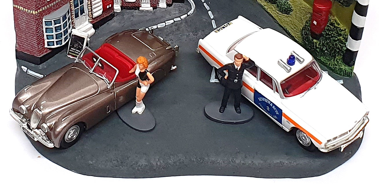 Vanguards 1/43 Scale PD1002 - Rover 2000 & Jaguar XK120 Renfrew Police Diorama