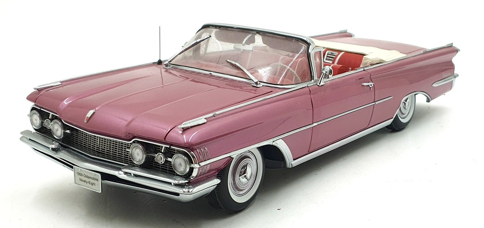 Sun Star 1/18 Scale 5236 - 1959 Oldsmobile "98" Open Convertible Burgundy Mist