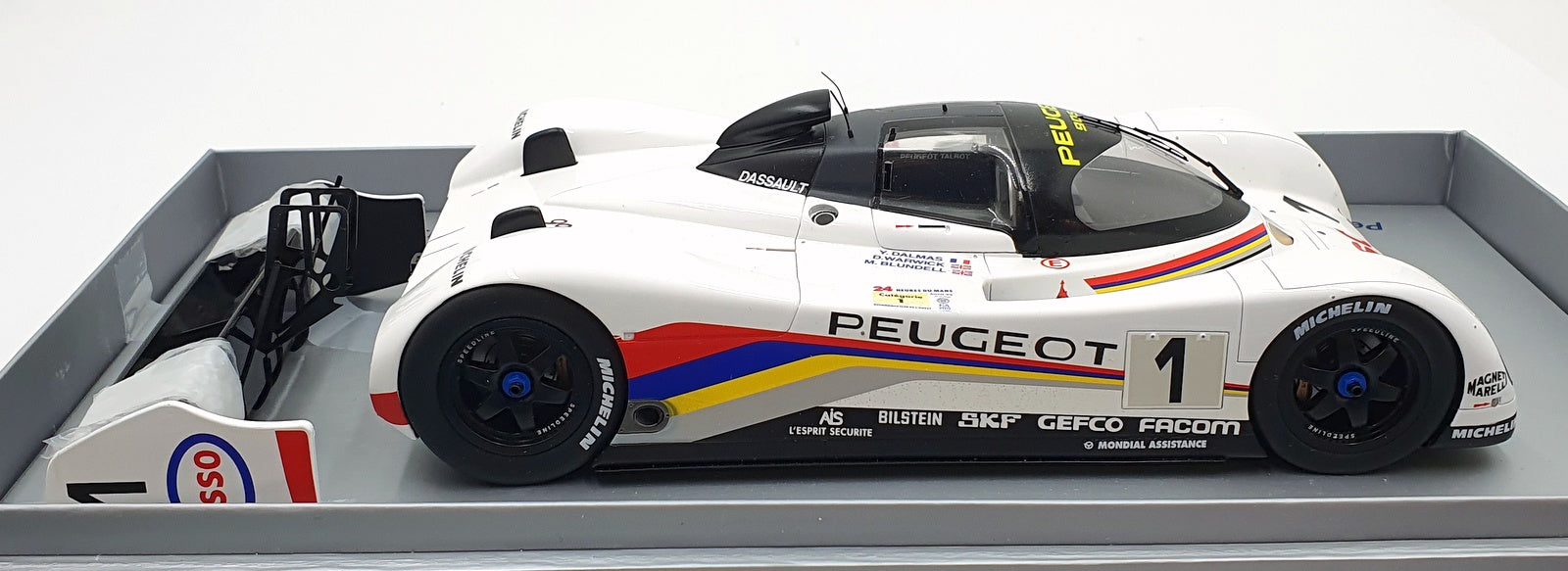Spark 1/18 Scale Resin 18S011 - Peugeot 905 EVO Winner Le Mans 1992 #1