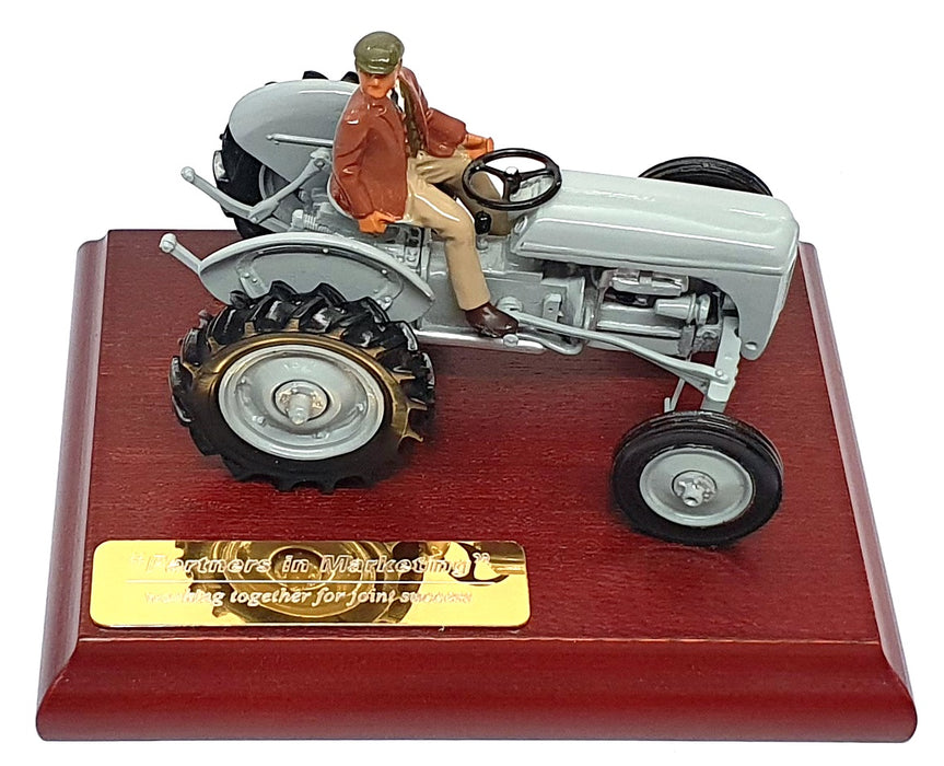 Britains 1/32 Scale 8711 - Ferguson TE 20 Tractor With Driver On Plinth - Grey