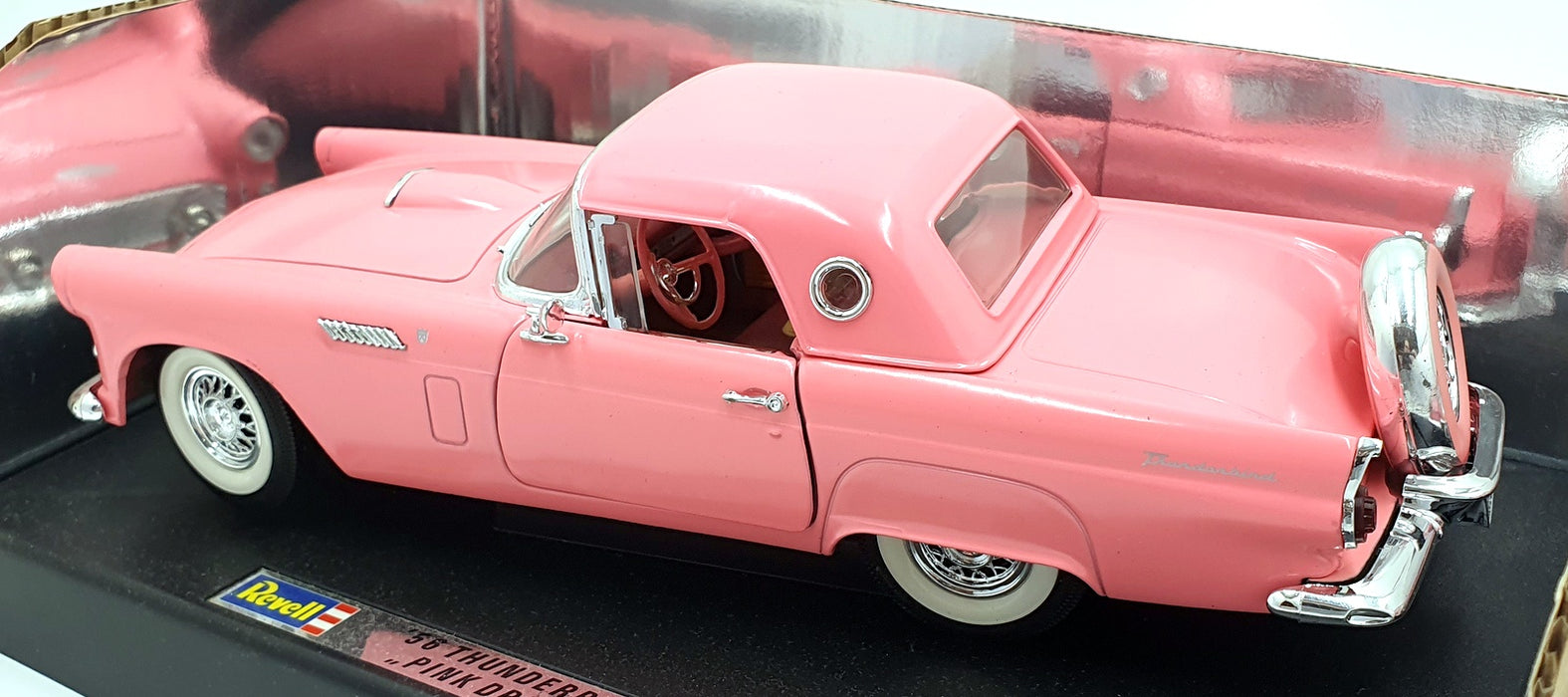 Revell 1/18 Scale 8817 - '56 Ford Thunderbird - Pink Dream