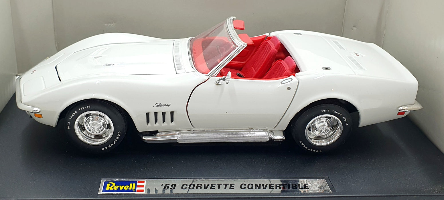 Revell 1/18 Scale Diecast 8826 - 1969 Chevrolet Corvette Convertible - White