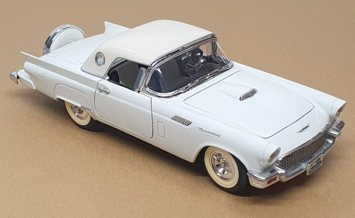 Road Signature 1/18 Scale 2625V - 1957 Ford Thunderbird - White