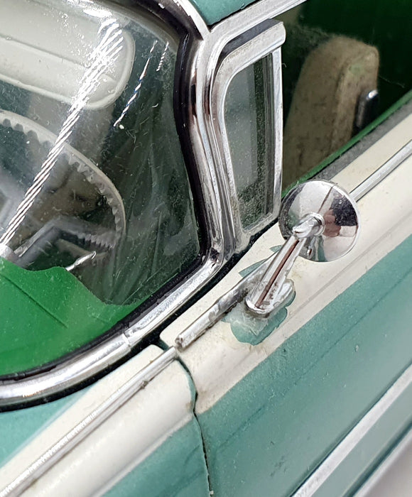 Sun Star 1/18 Scale Diecast 5241 - 1959 Oldsmobile 98 Hard Top - Green/White