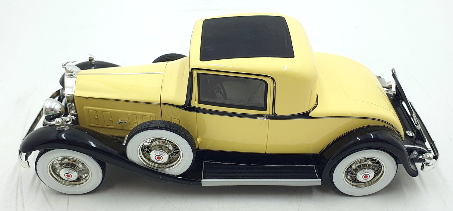 BOS Models 1/18 Scale Resin BOS276 Packard 902 Standard Eight Coupe Black/Yel