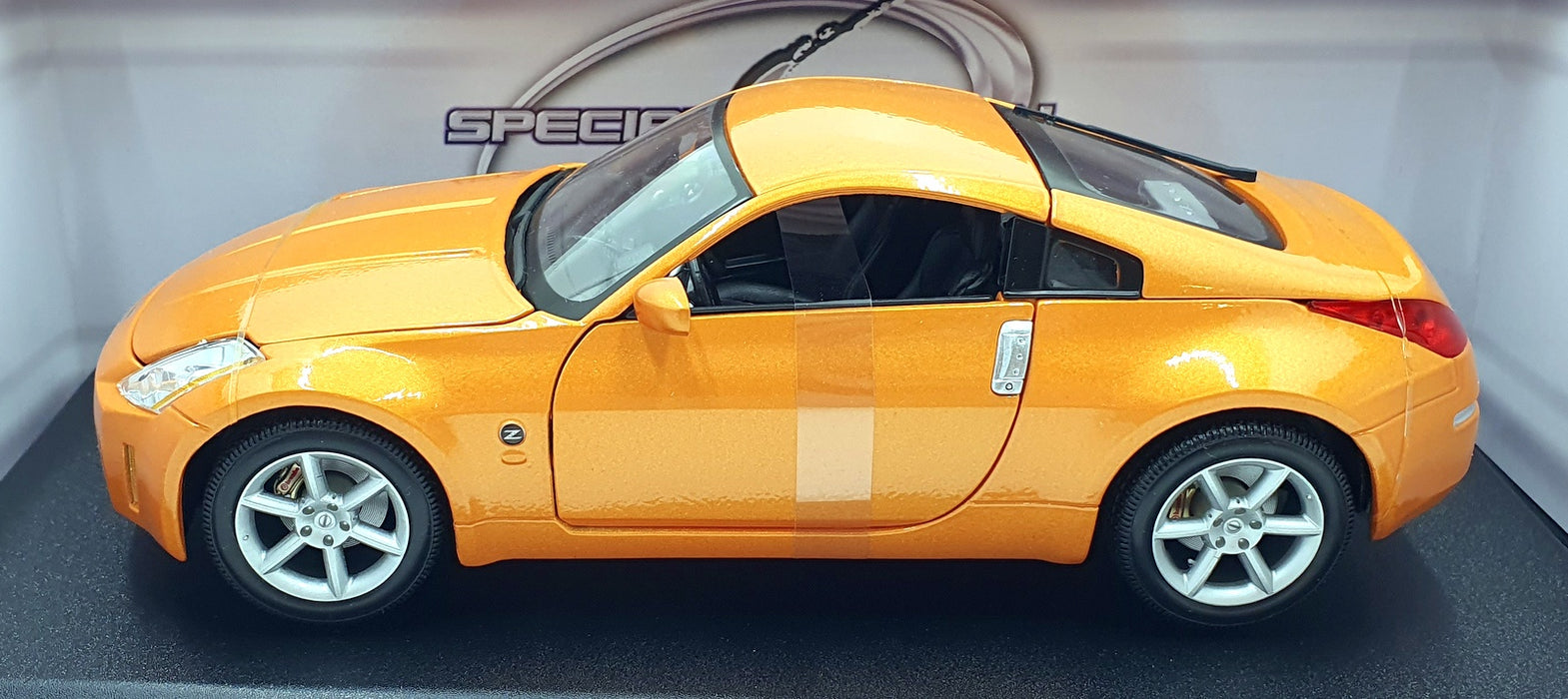 Maisto 1/18 Scale Diecast 31672 - Nissan 350Z - Orange Metallic