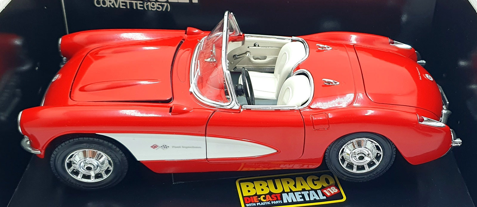Burago 1/18 Scale Diecast 3024 - 1957 Chevrolet Corvette - Red/White