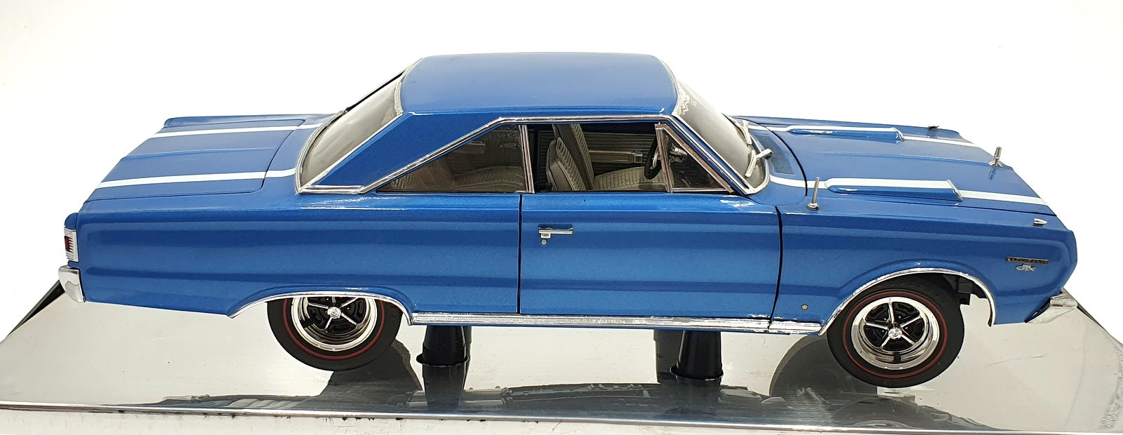 Highway 61 1/18 Scale Diecast 50051 1967 Plymouth GTX Blue White Stripes