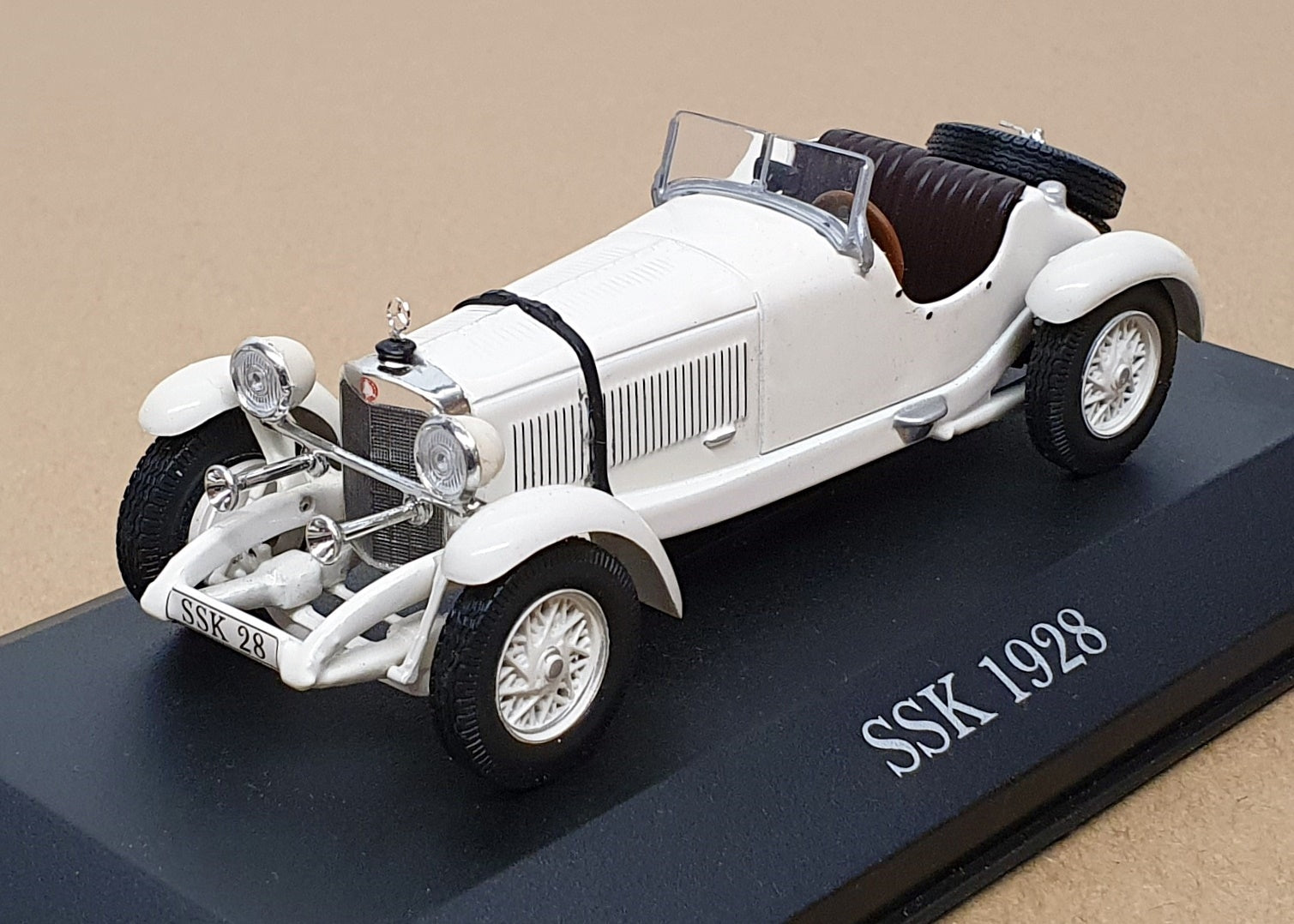 Altaya 1/43 Scale Diecast ALSSK28 - 1928 Mercedes Benz SSK- White