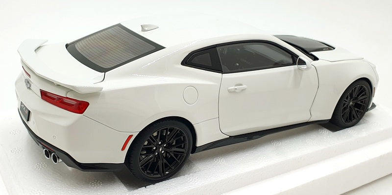 Autoart 1/18 Scale Diecast 71206 - Chevrolet Camaro ZL1 - Summit White
