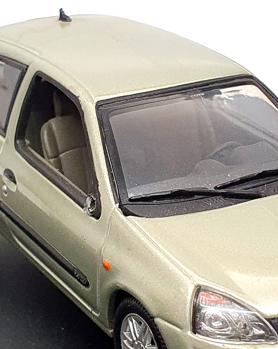 Eagle Collectibles 1/43 Scale 2401 - Renault Clio Privilege - Met. Green