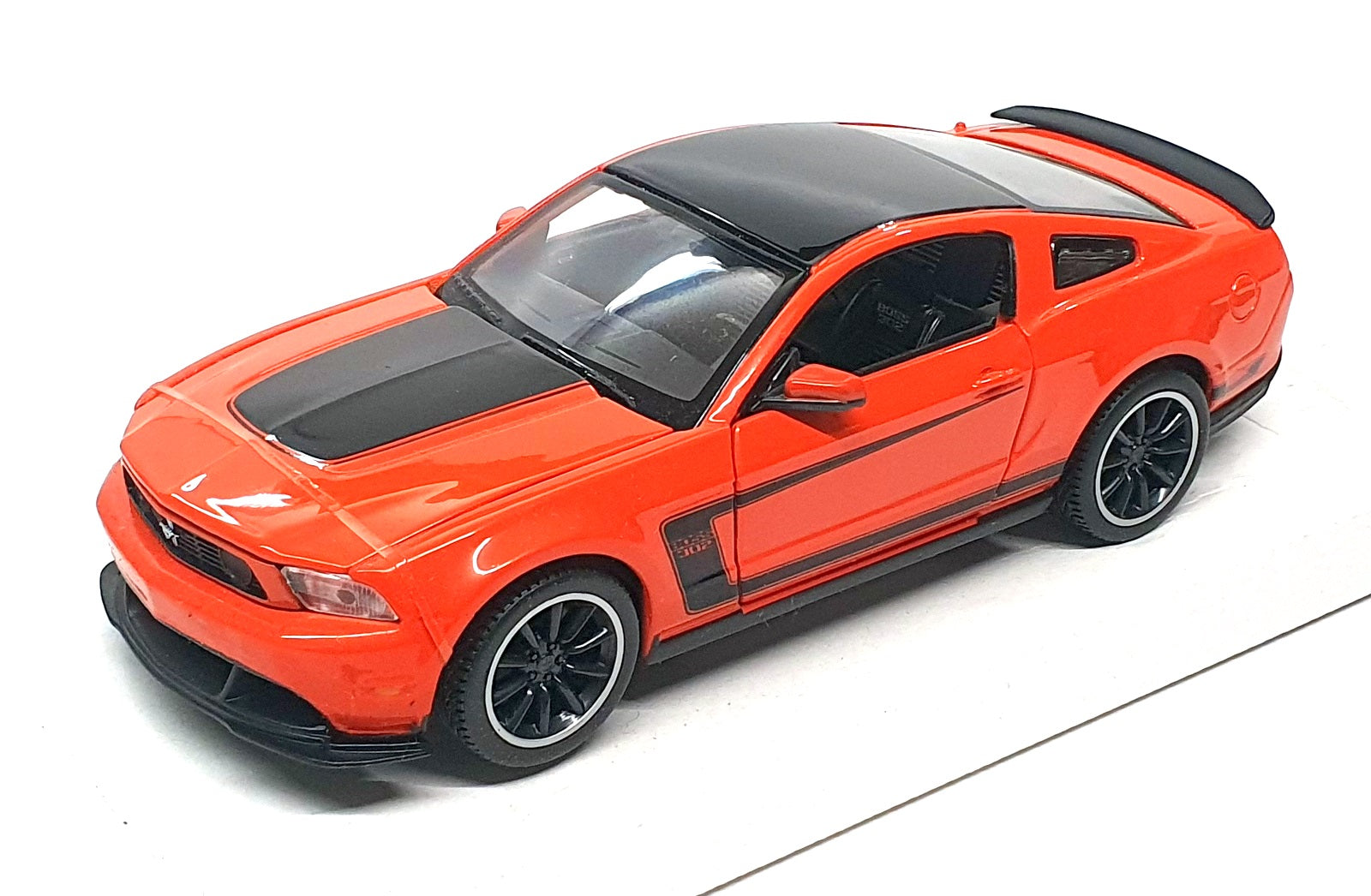 Maisto 1/24 Scale 31269 - Ford Mustang Boss 302 - Orange/Black