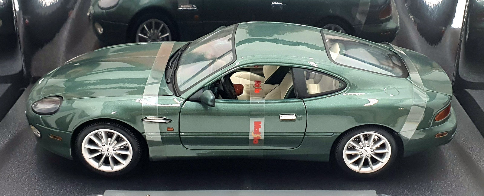 Maisto 1/18 Scale Dicast 36880 - Aston Martin DB7 Vantage - Green