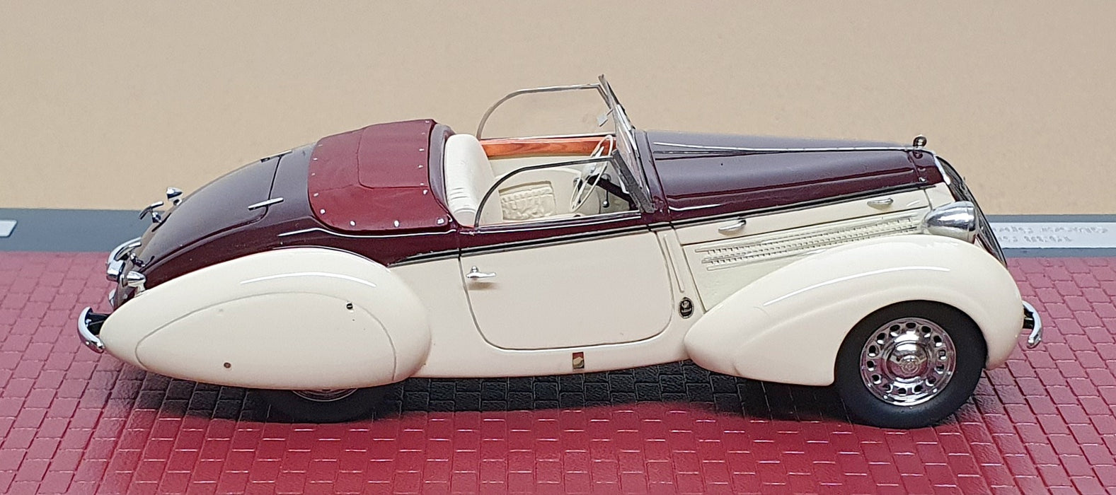 Matrix 1/43 Scale MX41806-011 1938 Steyr 220 Glaser Sport Cabrio - Maroon/White