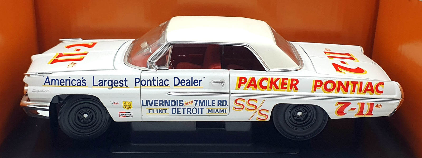Ertl 1/18 Scale Diecast 29263P - 1962 Catalina Packer Pontiac - White