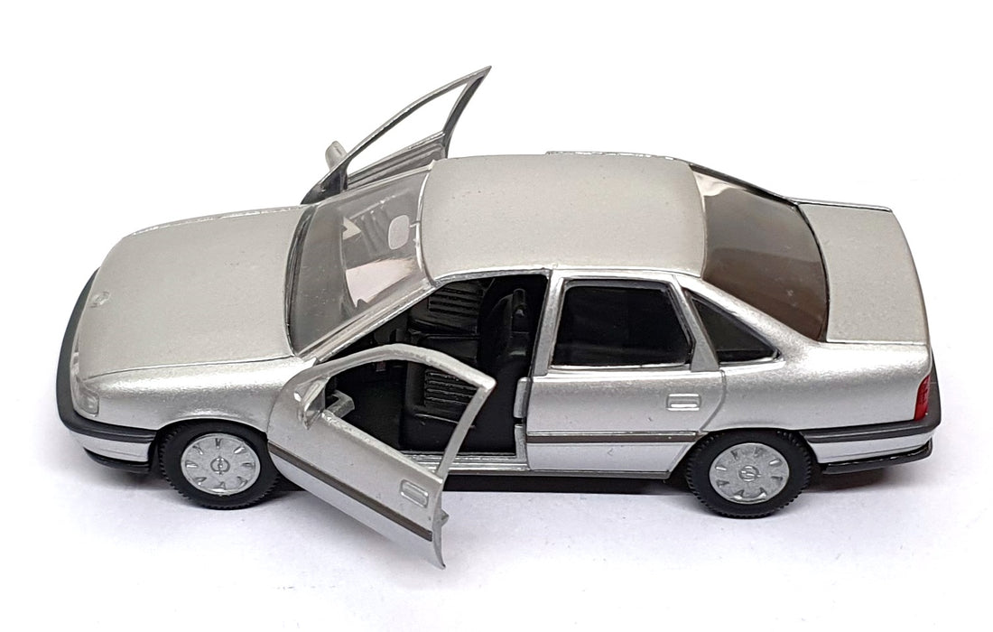 Gama 1/43 Scale Diecast 1161 - Opel Vectra - Silver