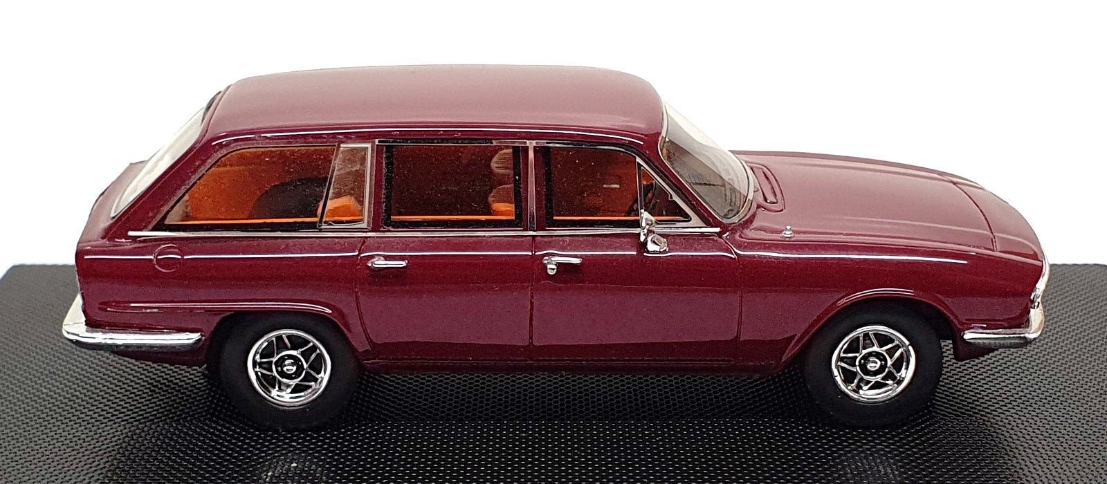 Silas Models 1/43 Scale SM43202.d - Triumph 2500S Estate Mk2 - Damson