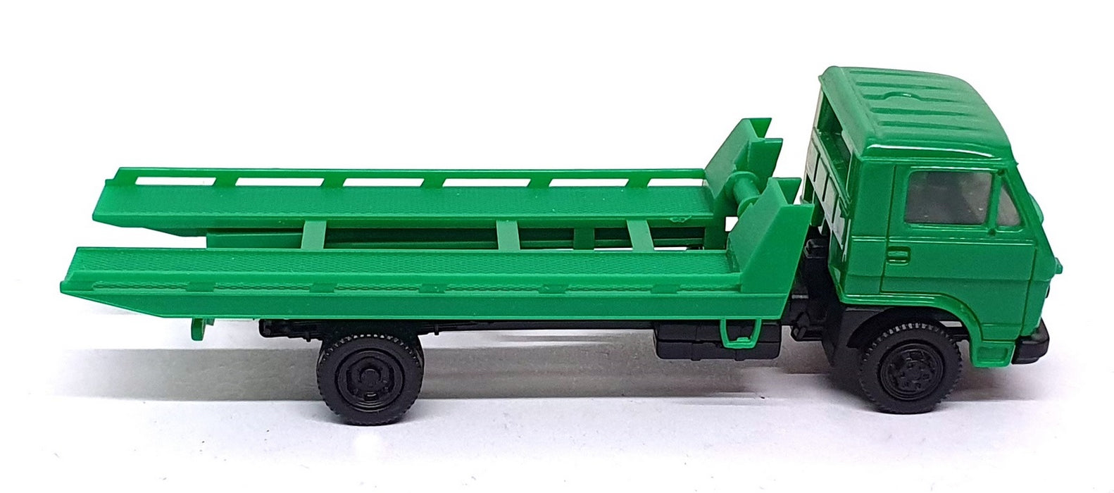 Herpa 1/87 Scale 817 500 - MAN Car Transporter Truck - Green