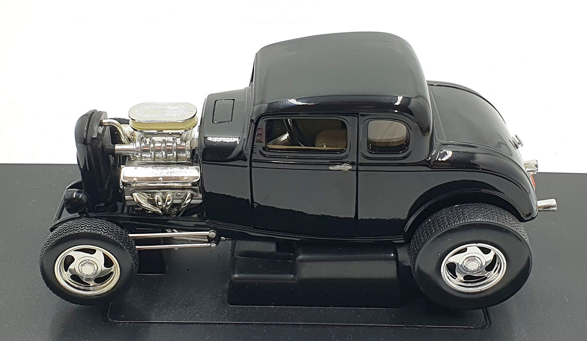 Ertl 1/18 Scale Diecast 32310 - 1932 Ford Street Rod - Black