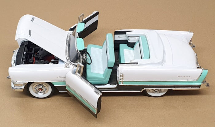 Road Signature 1/18 Scale 3625C - 1955 Packard Caribbean - White/Aqua