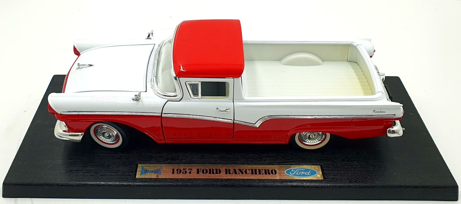 Road Legends 1/18 Scale Diecast 92208 - 1957 Ford Ranchero - Red