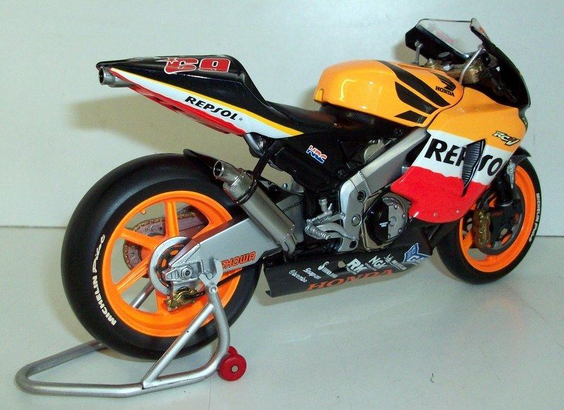 Minichamps 1/12 Scale - 122 037169 Honda RC211V Repsol Honda Nicky Hayden 2003