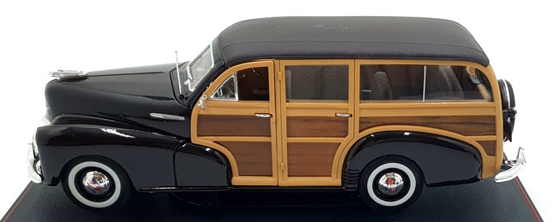 Maisto 1/18 Scale Diecast 36854 - 1948 Chevrolet Fleetmaster (Woody) Burgundy