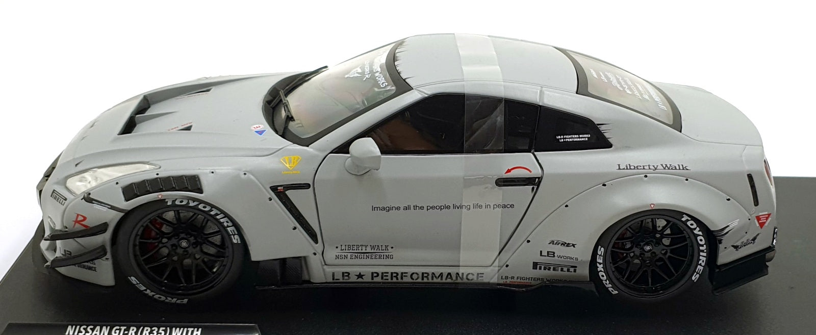 Solido  1/18 Scale S1805821 '24 Nissan GT-R (R35) LBWK Type 2.0 with KATO figure