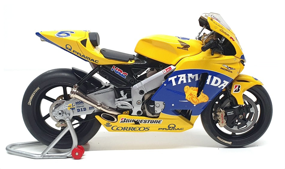 Minichamps 1/12 Scale 122 041006 - Honda RC211V M. Tamada MotoGP 2004