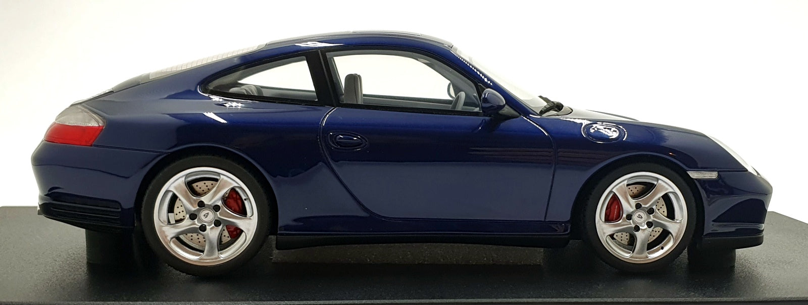 GT Spirit 1/18 Scale Resin GT938 - Porsche 911 (966) Carrera 4S - Blue