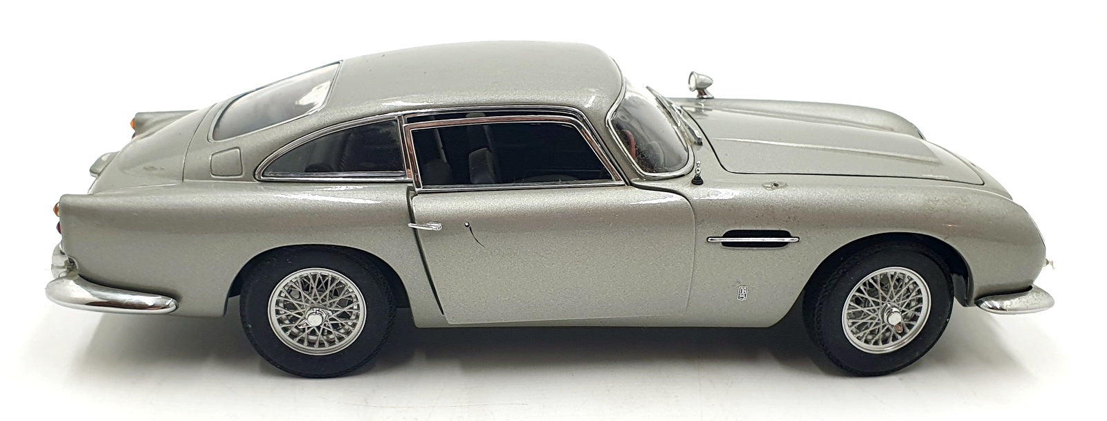 Autoart 1/18 Scale Diecast DC23426H - Aston Martin DB5 - Silver