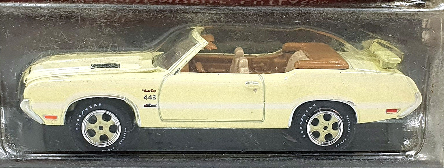 Greenlight 1/64 Scale 37130-F - 1972 Oldsmobile Cutlass 442 - Cream