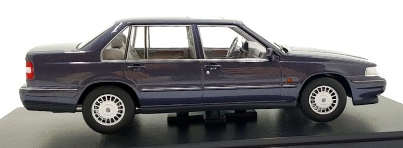 Triple9 1/18 Scale T9-1800303 - Volvo 960 - Aubergine Pearl