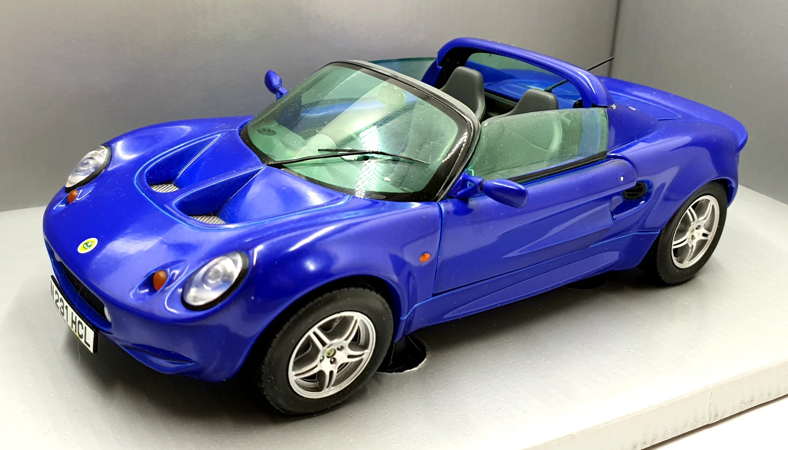 Chrono 1/18 Scale H1021 - 1997 Lotus Elise - Azure Blue