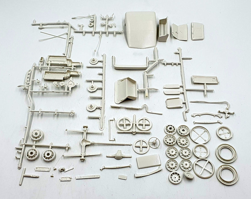 Airfix 1/25 Scale Unbuilt Kit 08440-8 - 1932 Chrysler Imperial