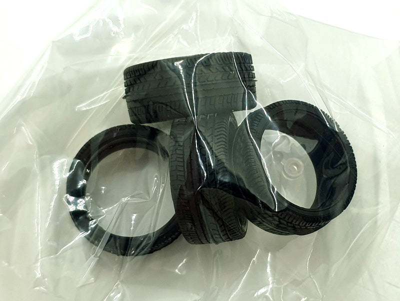 Aoshima 1/24 Scale 06942 - BBS LM Wheel 18inch Wheels & Tyres Set #111