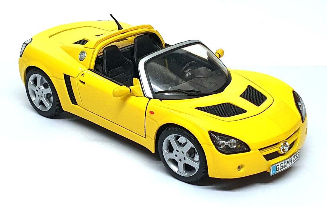 Maisto 1/18 Scale Diecast 26725C - Opel Speedster - Yellow