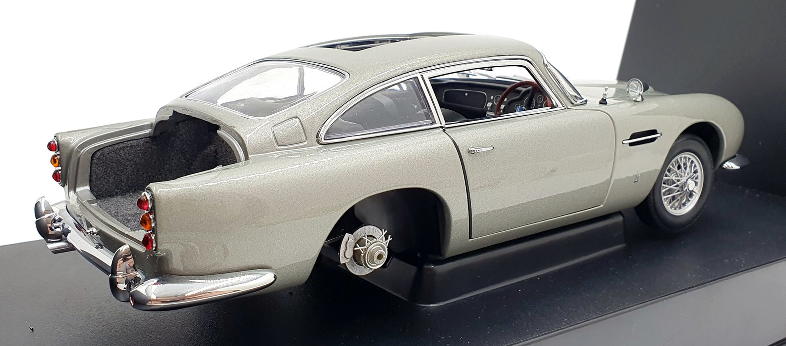Autoart 1/18 Scale Diecast 70021 - Aston Martin DB5 James Bond 007 - Goldfinger