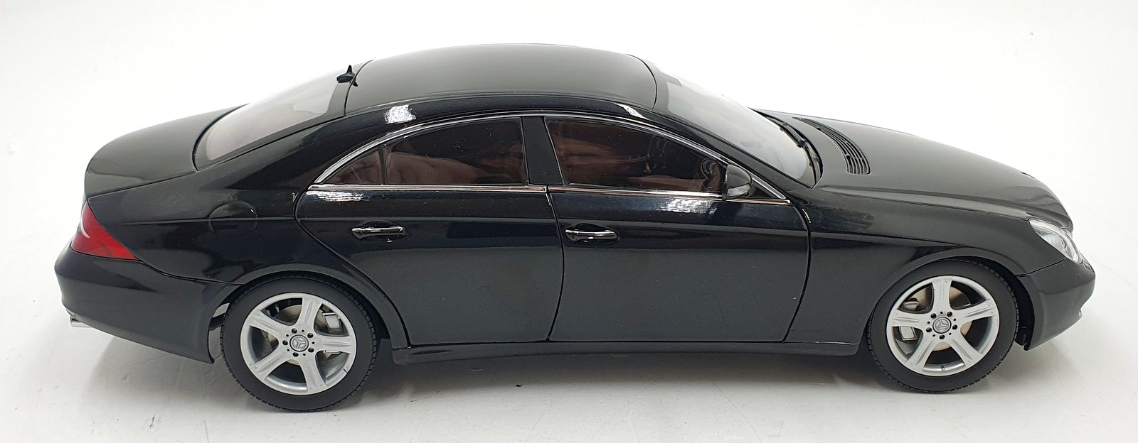 Kyosho 1/18 Scale Diecast 08401BK - Mercedes Benz CLS - Black